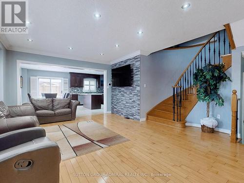 84 Agostino Crescent, Vaughan, ON - Indoor Photo Showing Living Room