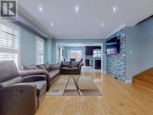 84 Agostino Crescent, Vaughan, ON - Indoor Photo Showing Living Room