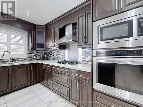 84 Agostino Cres, Vaughan, ON - Indoor Photo Showing Kitchen With Double Sink With Upgraded Kitchen