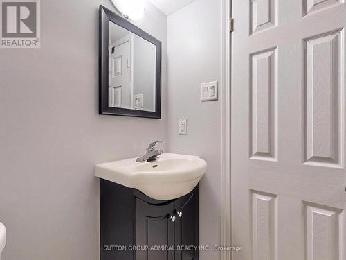 84 Agostino Cres, Vaughan, ON - Indoor Photo Showing Bathroom