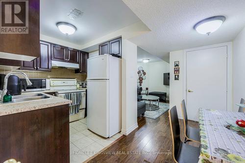 22 Windward Cres, Vaughan, ON - Indoor Photo Showing Kitchen With Double Sink