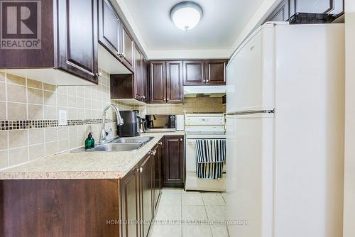 22 Windward Crescent, Vaughan, ON - Indoor Photo Showing Kitchen With Double Sink