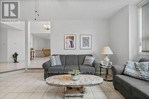 30 Bridlewood Cres, Wasaga Beach, ON - Indoor Photo Showing Living Room
