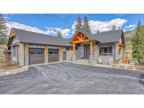 886 Copper Ridge Lane, Windermere, BC - Outdoor With Facade
