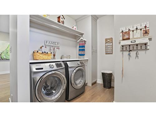 886 Copper Ridge Lane, Windermere, BC - Indoor Photo Showing Laundry Room