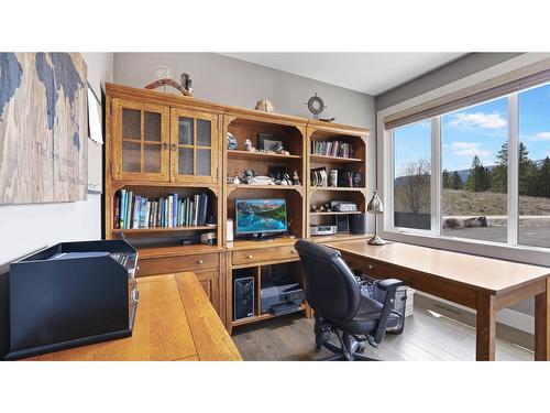 886 Copper Ridge Lane, Windermere, BC - Indoor Photo Showing Office