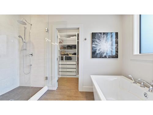 886 Copper Ridge Lane, Windermere, BC - Indoor Photo Showing Bathroom