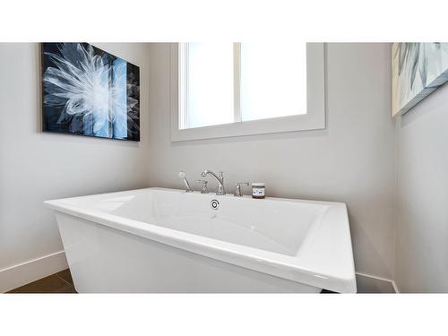 886 Copper Ridge Lane, Windermere, BC - Indoor Photo Showing Bathroom