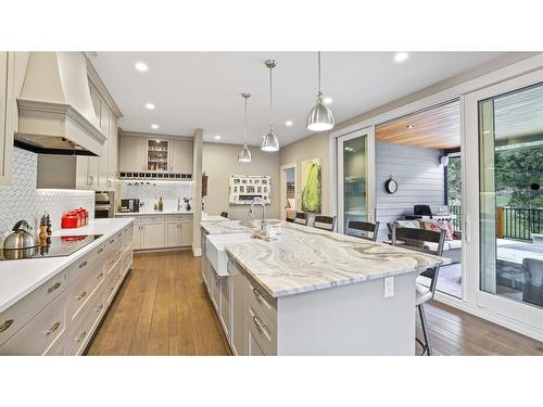 886 Copper Ridge Lane, Windermere, BC - Indoor Photo Showing Kitchen With Upgraded Kitchen