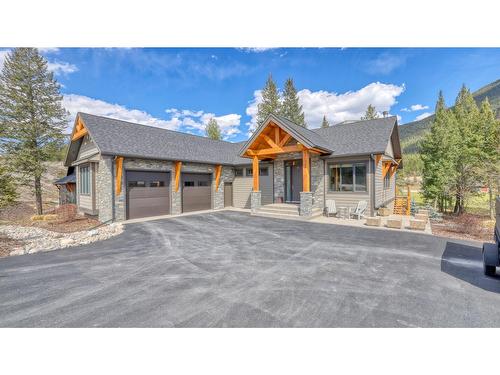 886 Copper Ridge Lane, Windermere, BC - Outdoor With Facade