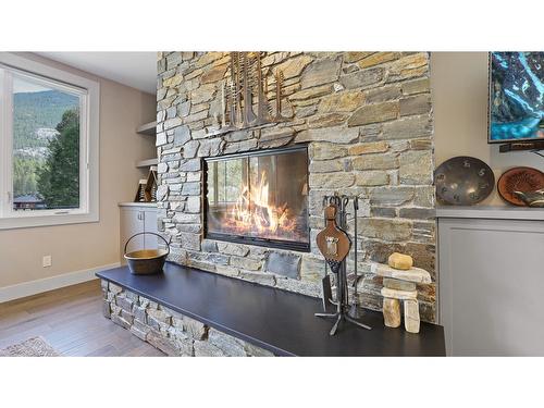 886 Copper Ridge Lane, Windermere, BC - Indoor With Fireplace