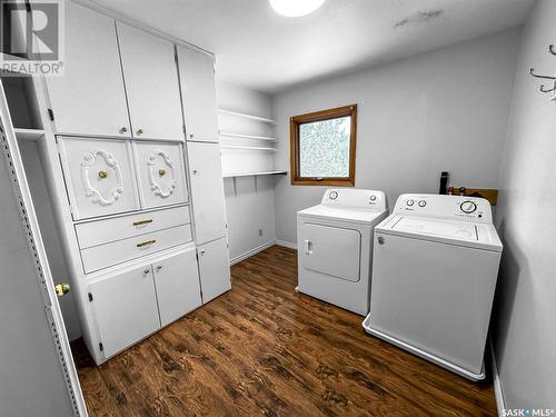 60 South Railway Street W, Swift Current, SK - Indoor Photo Showing Laundry Room