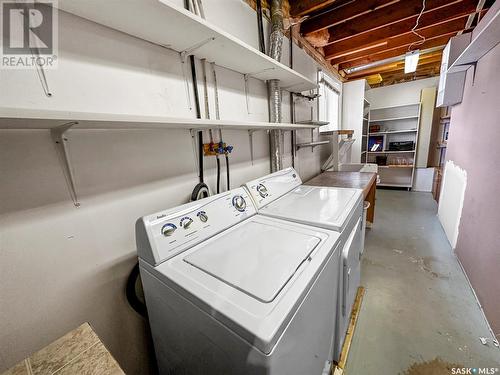 60 South Railway Street W, Swift Current, SK - Indoor Photo Showing Laundry Room