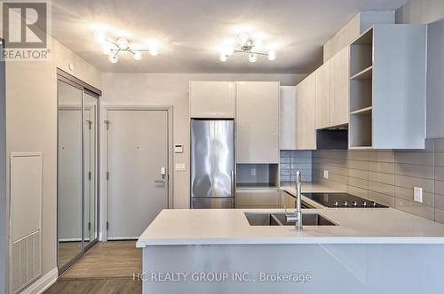 #711 -398 Highway 7  E, Richmond Hill, ON - Indoor Photo Showing Kitchen With Double Sink With Upgraded Kitchen