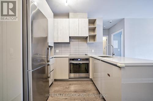 #711 -398 Highway 7  E, Richmond Hill, ON - Indoor Photo Showing Kitchen With Upgraded Kitchen