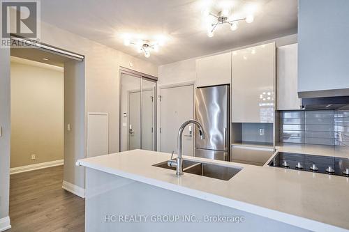 #711 -398 Highway 7  E, Richmond Hill, ON - Indoor Photo Showing Kitchen With Double Sink