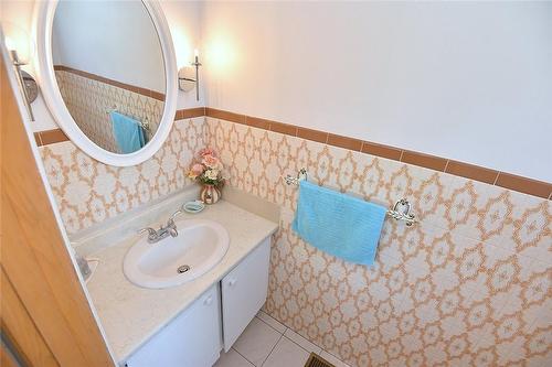 3 Lanscott Place, Hamilton, ON - Indoor Photo Showing Bathroom