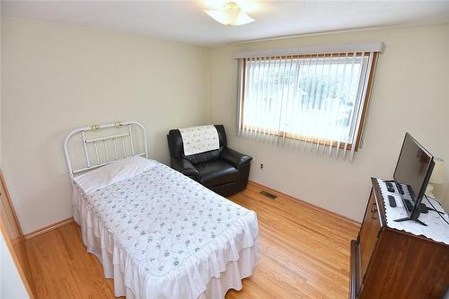 3 Lanscott Place, Hamilton, ON - Indoor Photo Showing Bedroom