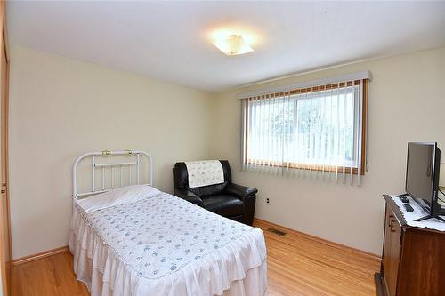 3 Lanscott Place, Hamilton, ON - Indoor Photo Showing Bedroom