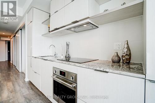 4011 - 197 Yonge Street, Toronto, ON - Indoor Photo Showing Kitchen With Upgraded Kitchen