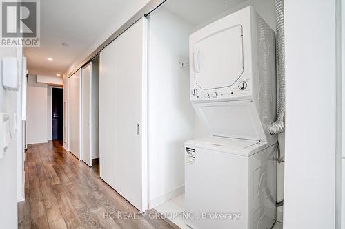 4011 - 197 Yonge Street, Toronto, ON - Indoor Photo Showing Laundry Room