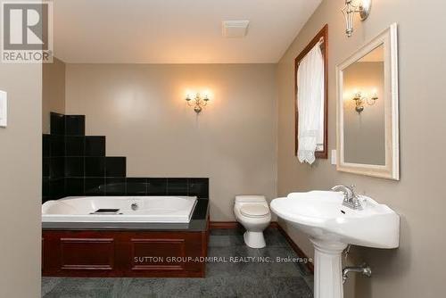589 Belview Avenue, Vaughan, ON - Indoor Photo Showing Bathroom