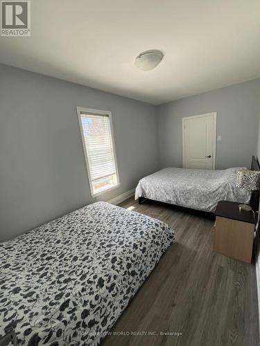 5021 St Clair Avenue, Niagara Falls, ON - Indoor Photo Showing Bedroom