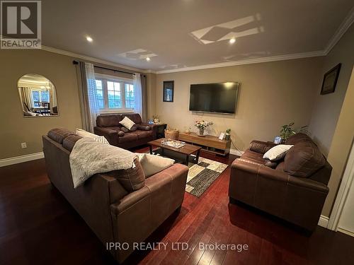 196 Gray Road, Hamilton, ON - Indoor Photo Showing Living Room