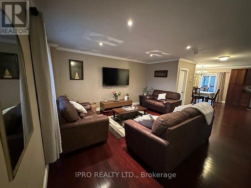 196 Gray Rd, Hamilton, ON - Indoor Photo Showing Living Room