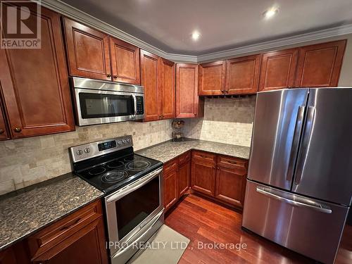 196 Gray Road, Hamilton, ON - Indoor Photo Showing Kitchen With Stainless Steel Kitchen