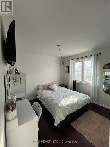 196 Gray Rd, Hamilton, ON - Indoor Photo Showing Bedroom