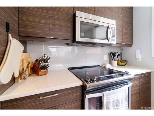 302-300 Belmont Rd, Colwood, BC - Indoor Photo Showing Kitchen