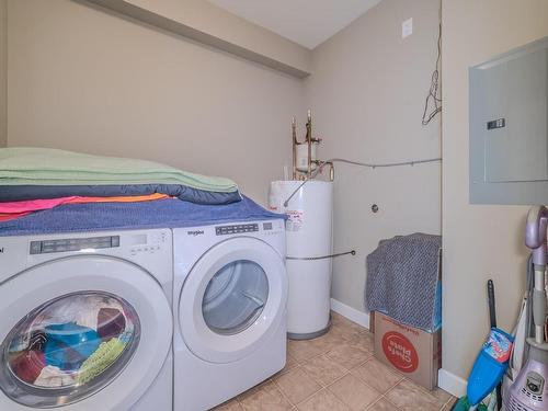 200-830 Varsity Way, Nanaimo, BC - Indoor Photo Showing Laundry Room