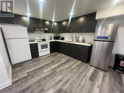 11 Valleyridge Crescent, Brampton, ON - Indoor Photo Showing Kitchen With Double Sink With Upgraded Kitchen