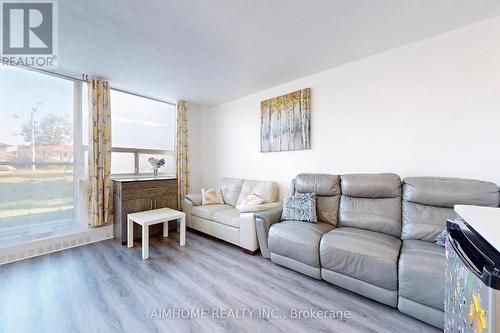 #107 -1050 Stainton Dr, Mississauga, ON - Indoor Photo Showing Living Room