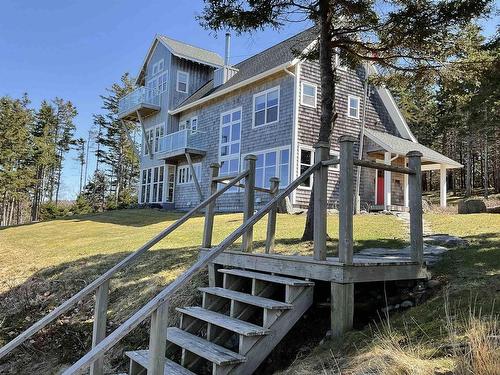 6950 Highway16, Halfway Cove, NS 