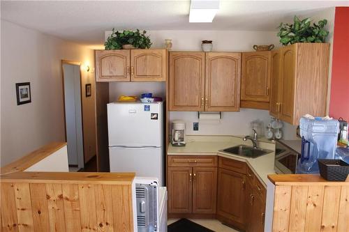 30 Lake Forest Drive, Gimli Rm, MB - Indoor Photo Showing Kitchen