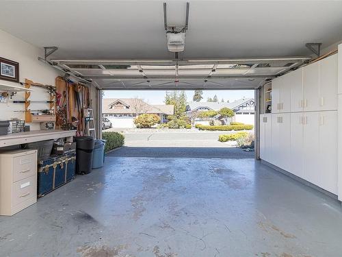 550 Fairways Pl, Cobble Hill, BC - Indoor Photo Showing Garage