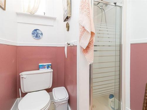162 Medana St, Victoria, BC - Indoor Photo Showing Bathroom