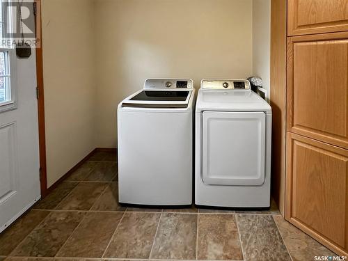 32 West Place, Swift Current, SK - Indoor Photo Showing Laundry Room