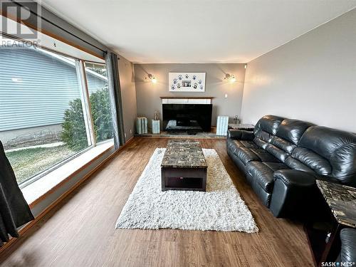 32 West Place, Swift Current, SK - Indoor Photo Showing Living Room