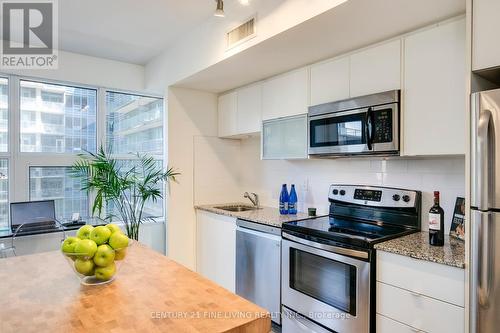 416 - 59 East Liberty Street, Toronto, ON - Indoor Photo Showing Kitchen