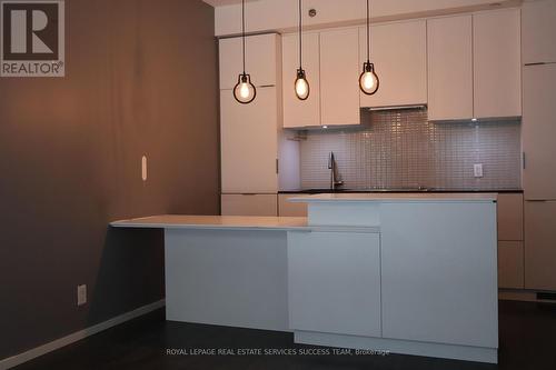 606 - 5 St Joseph Street, Toronto, ON - Indoor Photo Showing Kitchen