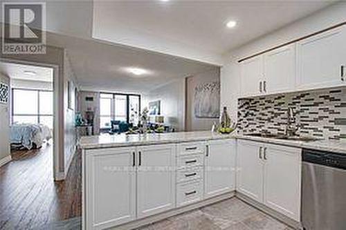 #710 -8 Silverbell Grve, Toronto, ON - Indoor Photo Showing Kitchen With Upgraded Kitchen