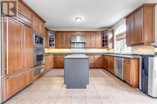 2345 Bluestream Drive, Oakville, ON - Indoor Photo Showing Kitchen