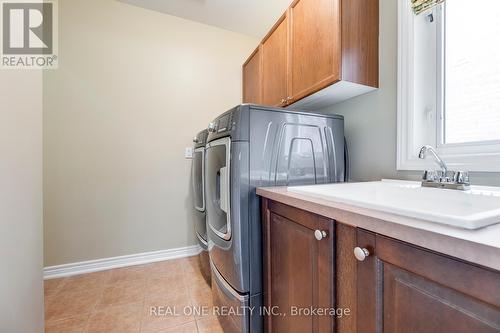 2345 Bluestream Drive, Oakville, ON - Indoor Photo Showing Laundry Room