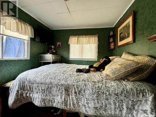 240 6Th Street, Buena Vista, SK - Indoor Photo Showing Bedroom