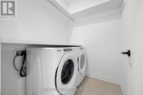 26 Direzze Crt, Richmond Hill, ON - Indoor Photo Showing Laundry Room