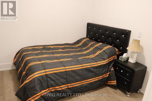 26 Direzze Crt, Richmond Hill, ON - Indoor Photo Showing Bedroom