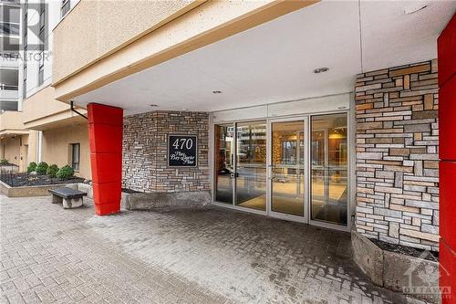 Building Exterior - 470 Laurier Avenue W Unit#508, Ottawa, ON - Outdoor